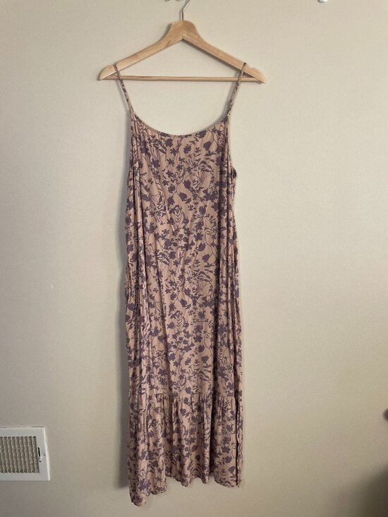 Pink and purple spaghetti strap dress with a floral print and pockets. - Picture 6 of 6